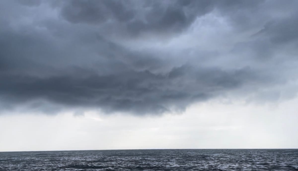 Staying Safe When Boating Offshore Around Lightning